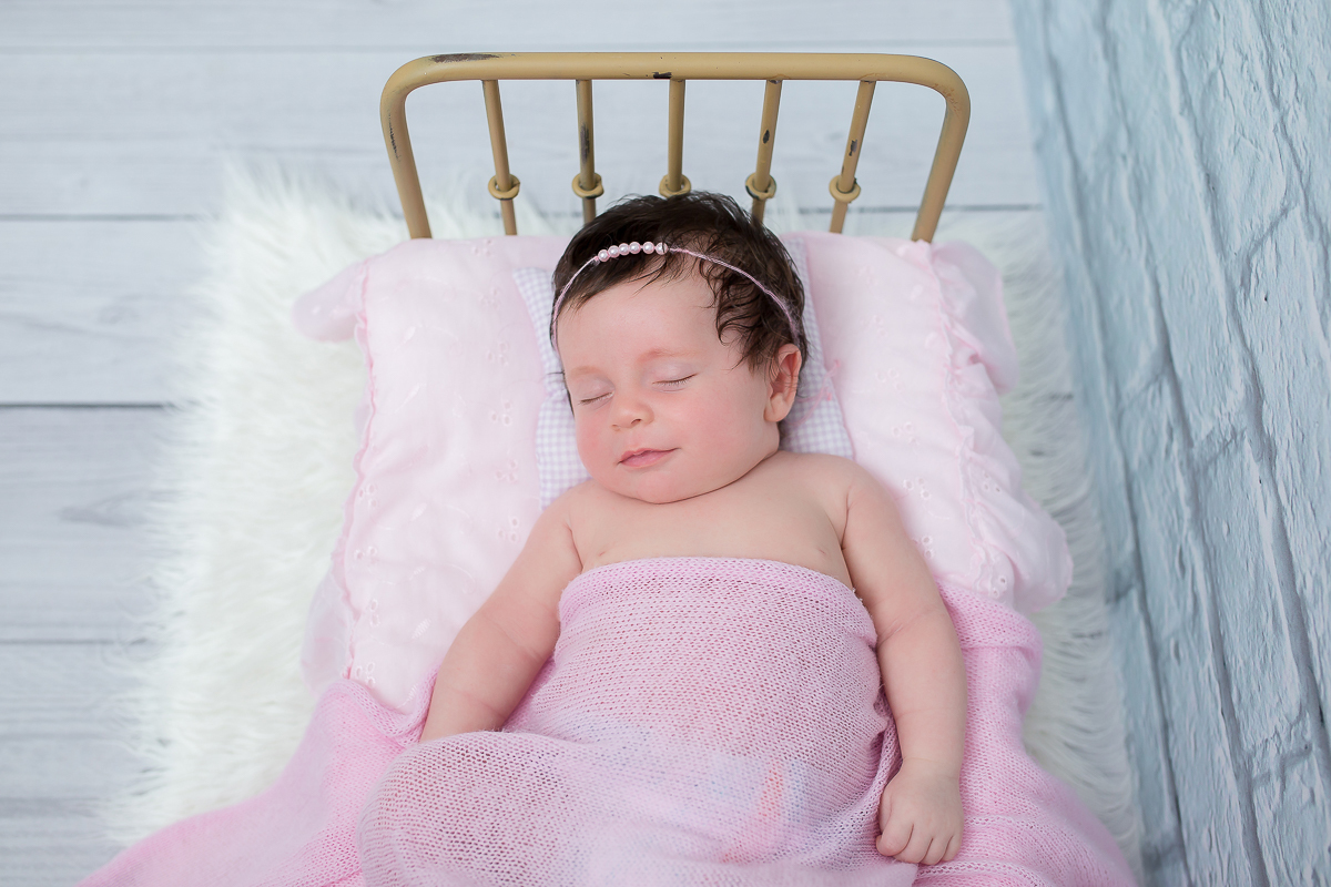 Essa é a Rafaela, que vamos ter o prazer de acompanhar até completar um aninho.

Um mês de fofura, cabeleira comprida, muitos sorrisos e bochechas pra distribuir 