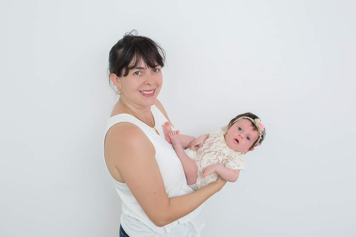 Essa é a Rafaela, que vamos ter o prazer de acompanhar até completar um aninho.

Um mês de fofura, cabeleira comprida, muitos sorrisos e bochechas pra distribuir 