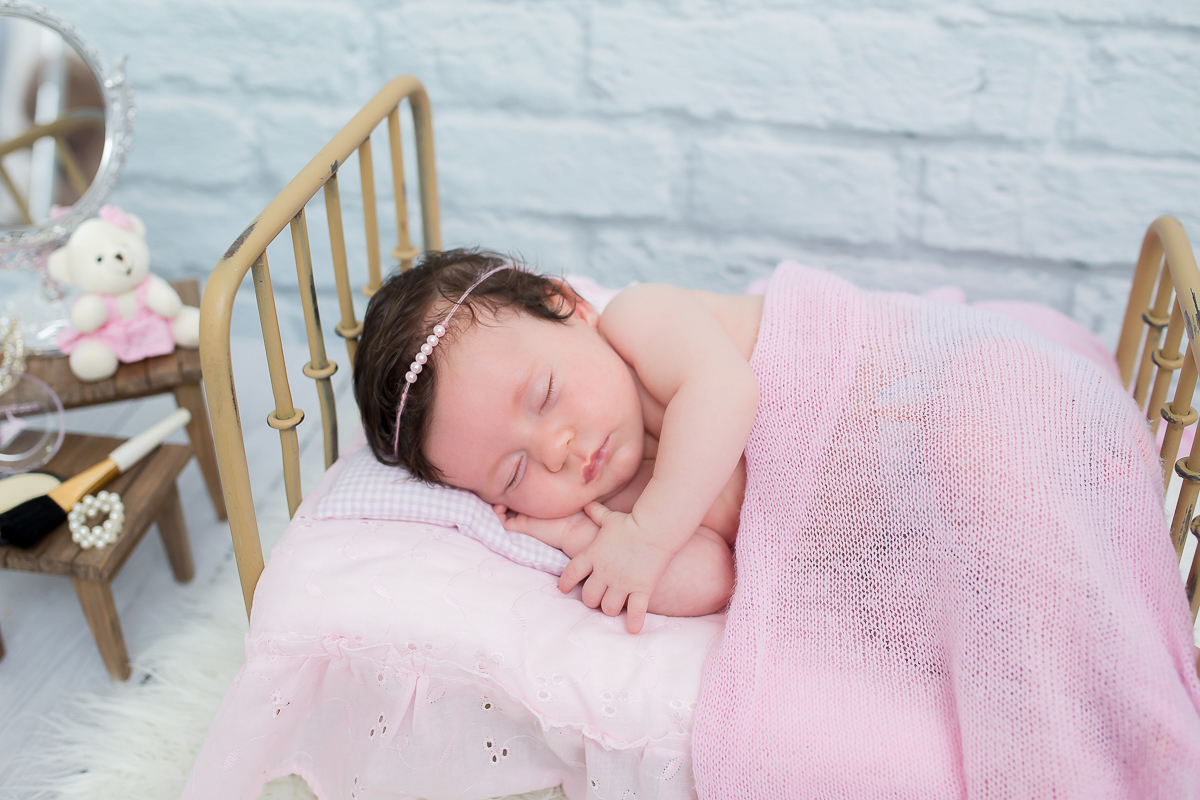 Essa é a Rafaela, que vamos ter o prazer de acompanhar até completar um aninho.

Um mês de fofura, cabeleira comprida, muitos sorrisos e bochechas pra distribuir 