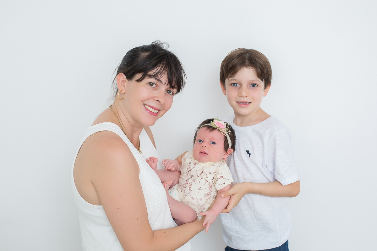 Essa é a Rafaela, que vamos ter o prazer de acompanhar até completar um aninho.

Um mês de fofura, cabeleira comprida, muitos sorrisos e bochechas pra distribuir 