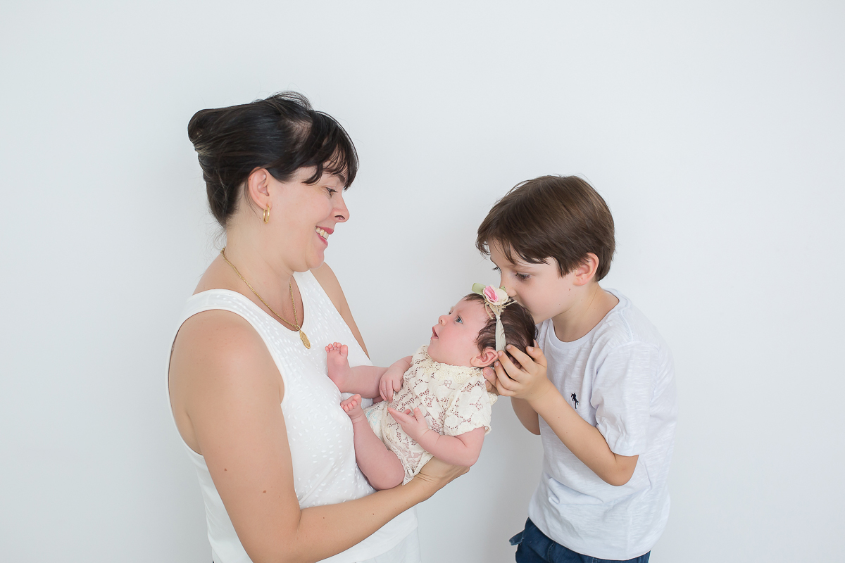 Essa é a Rafaela, que vamos ter o prazer de acompanhar até completar um aninho.

Um mês de fofura, cabeleira comprida, muitos sorrisos e bochechas pra distribuir 