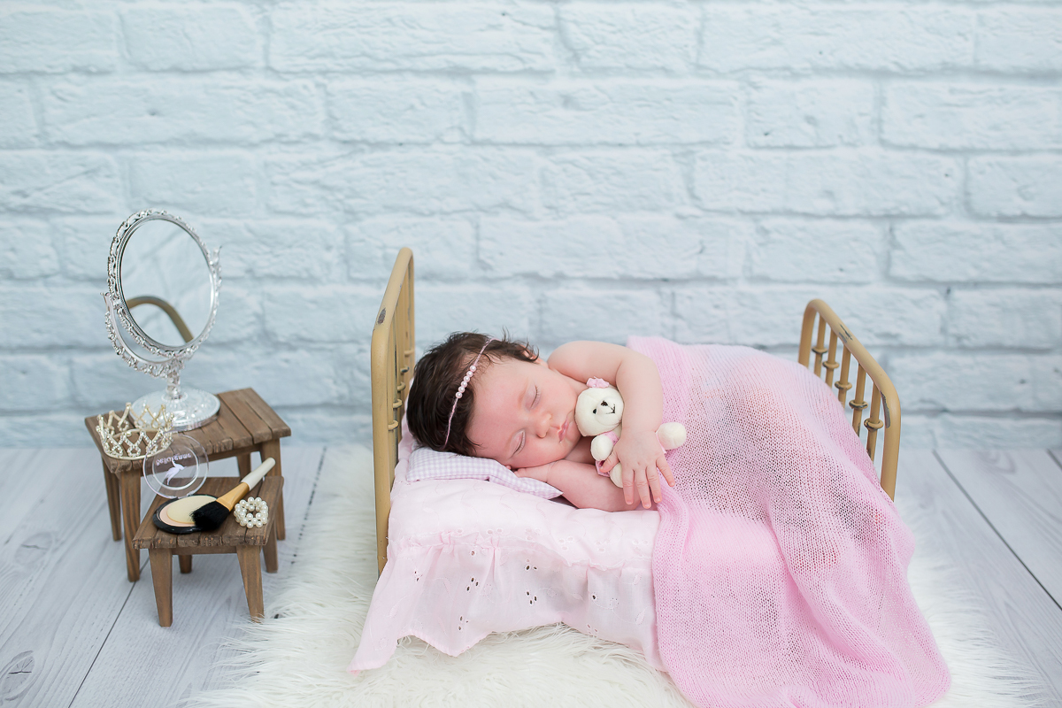 Essa é a Rafaela, que vamos ter o prazer de acompanhar até completar um aninho.

Um mês de fofura, cabeleira comprida, muitos sorrisos e bochechas pra distribuir 