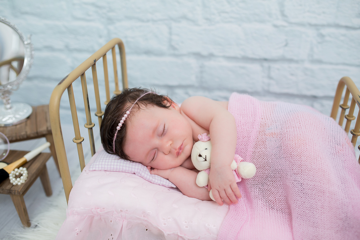 Essa é a Rafaela, que vamos ter o prazer de acompanhar até completar um aninho.

Um mês de fofura, cabeleira comprida, muitos sorrisos e bochechas pra distribuir 