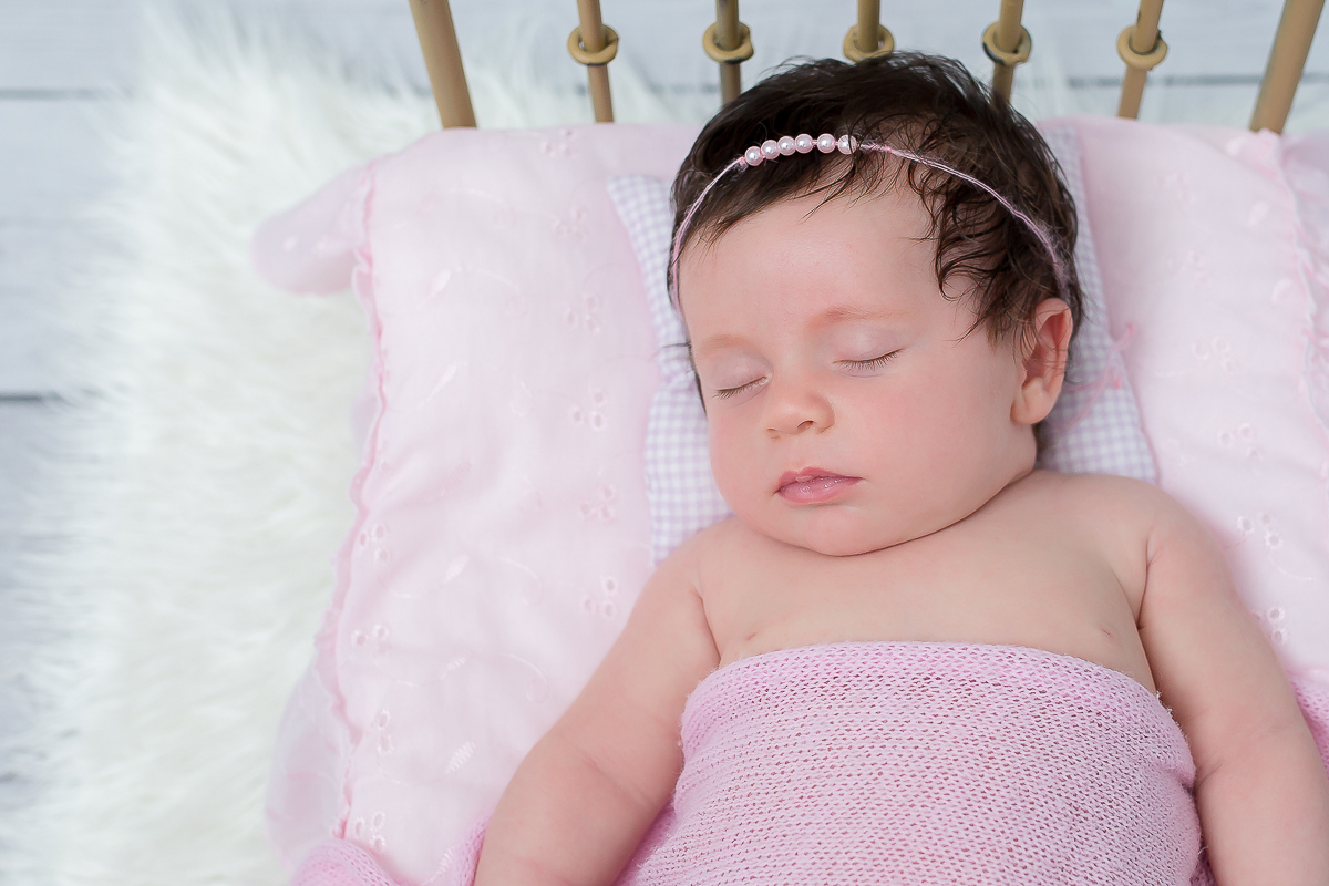 Essa é a Rafaela, que vamos ter o prazer de acompanhar até completar um aninho.

Um mês de fofura, cabeleira comprida, muitos sorrisos e bochechas pra distribuir 