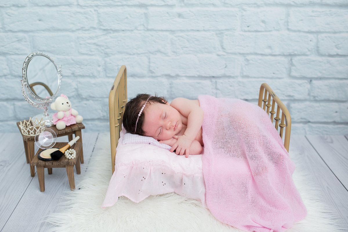 Essa é a Rafaela, que vamos ter o prazer de acompanhar até completar um aninho.

Um mês de fofura, cabeleira comprida, muitos sorrisos e bochechas pra distribuir 