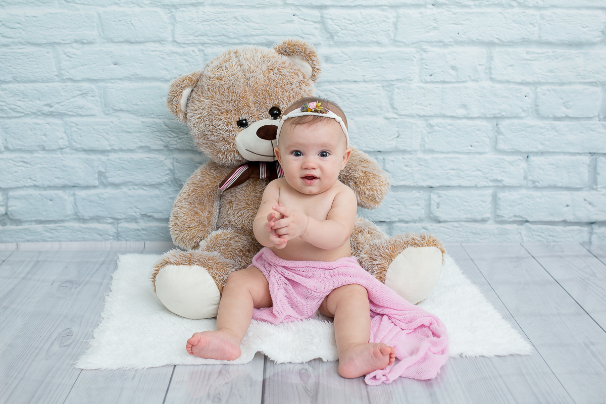 Essa pequena temos o prazer de ver crescer... e aqui a Helena está com 6 meses de fofurice pura! 

Fala sério, quem resiste a essa sereia linda? 