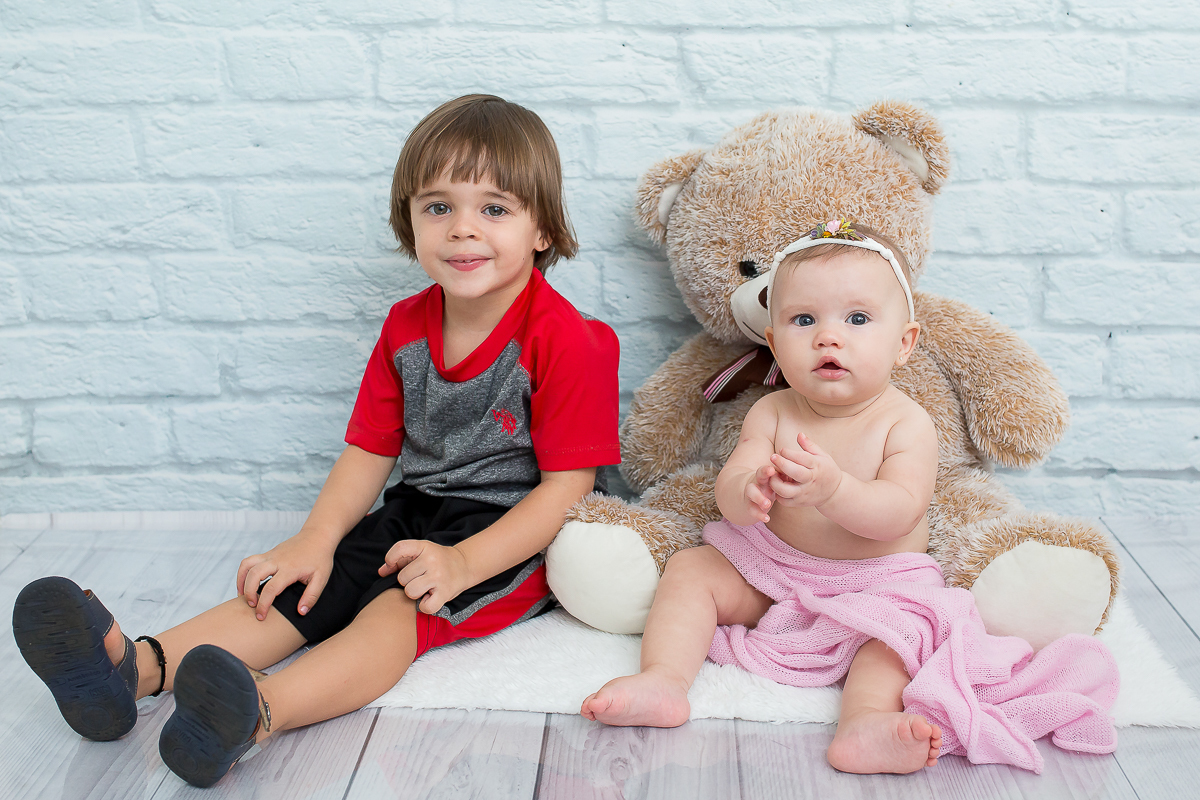 Essa pequena temos o prazer de ver crescer... e aqui a Helena está com 6 meses de fofurice pura! 

Fala sério, quem resiste a essa sereia linda? 