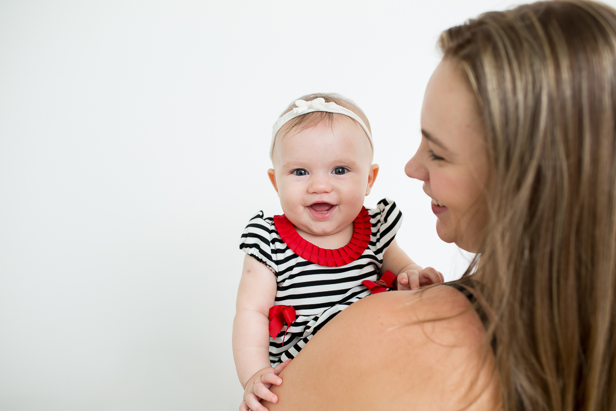 Essa pequena temos o prazer de ver crescer... e aqui a Helena está com 6 meses de fofurice pura! 

Fala sério, quem resiste a essa sereia linda? 