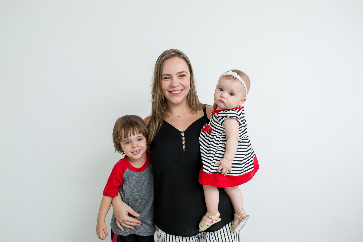 Essa pequena temos o prazer de ver crescer... e aqui a Helena está com 6 meses de fofurice pura! 

Fala sério, quem resiste a essa sereia linda? 