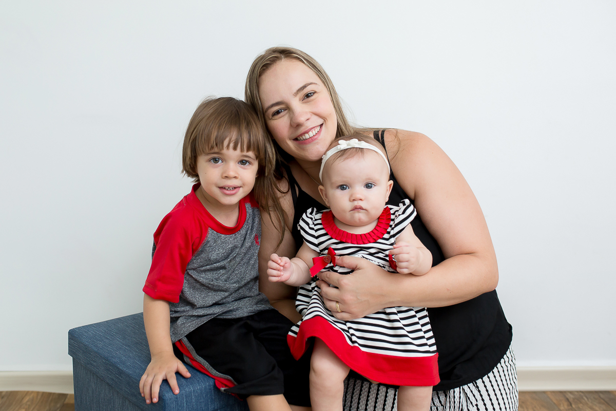 Essa pequena temos o prazer de ver crescer... e aqui a Helena está com 6 meses de fofurice pura! 

Fala sério, quem resiste a essa sereia linda? 