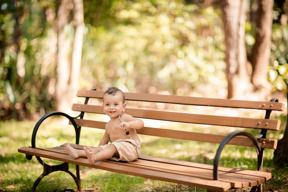 Nossos modelinhos vão crescendo e ciclos encerrando. Acompanhamos o Murilo desde os  16 dias de vida, agora completou 1 aninho e comemoramos em grande estilo com um smash the cake safári. Depois de se lambuzar inteiro, um delicioso banho de bacia