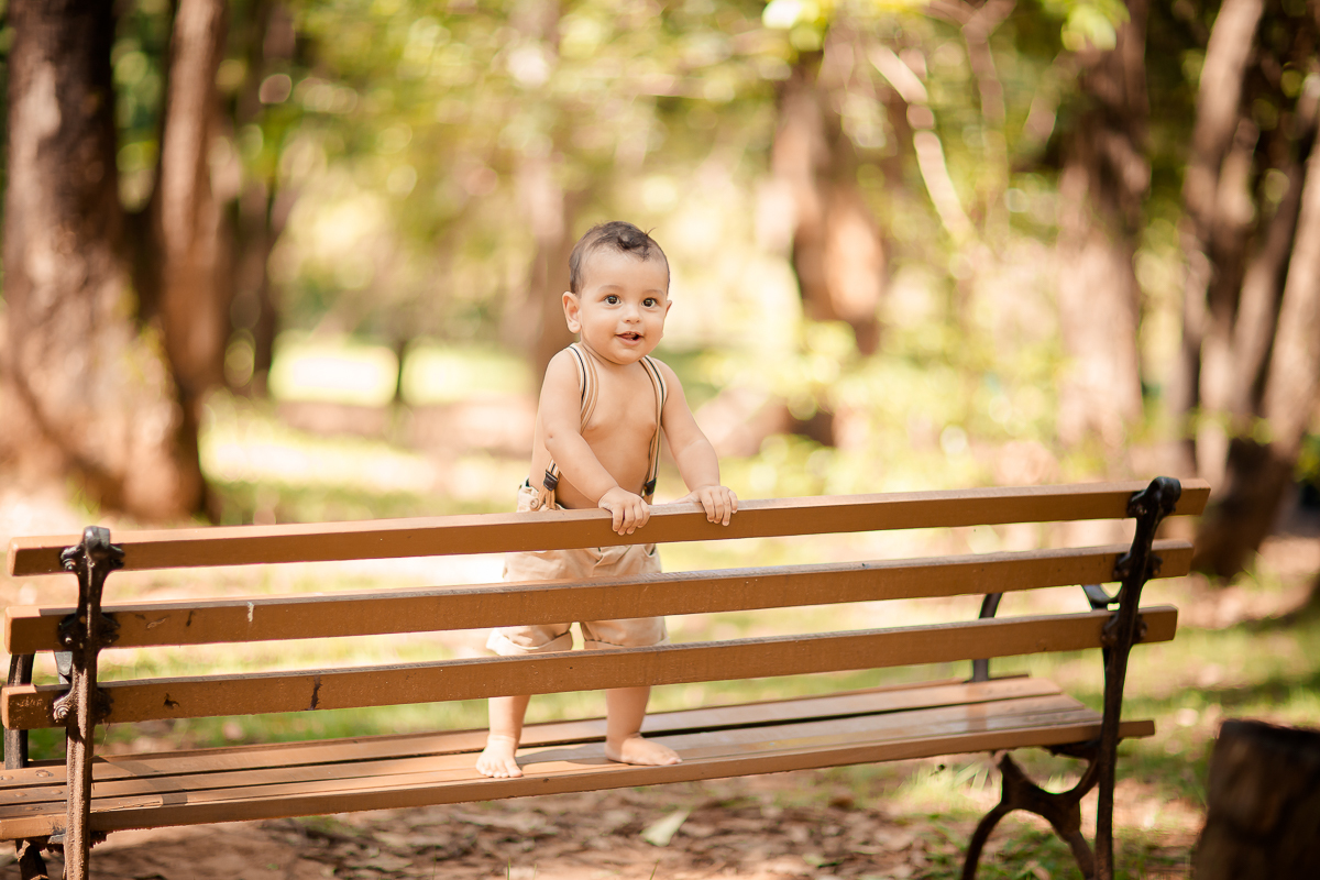 Nossos modelinhos vão crescendo e ciclos encerrando. Acompanhamos o Murilo desde os  16 dias de vida, agora completou 1 aninho e comemoramos em grande estilo com um smash the cake safári. Depois de se lambuzar inteiro, um delicioso banho de bacia