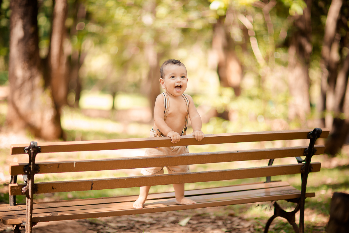 Nossos modelinhos vão crescendo e ciclos encerrando. Acompanhamos o Murilo desde os  16 dias de vida, agora completou 1 aninho e comemoramos em grande estilo com um smash the cake safári. Depois de se lambuzar inteiro, um delicioso banho de bacia