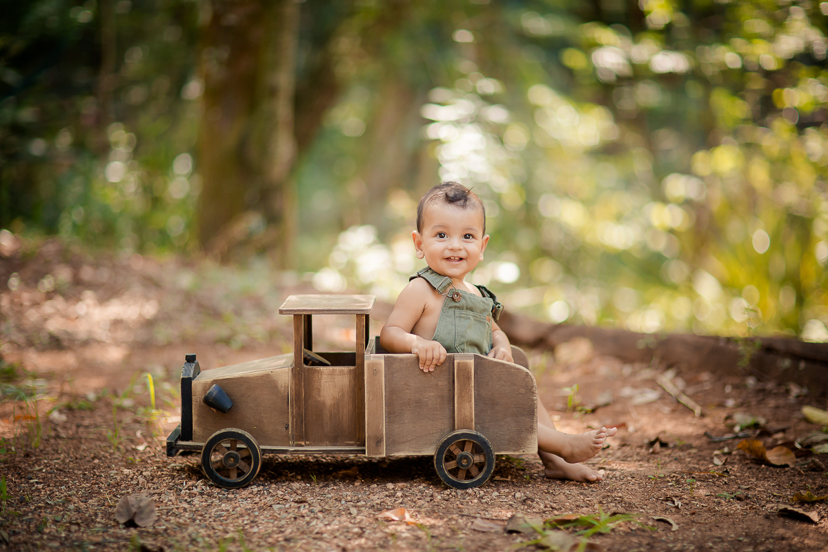 Nossos modelinhos vão crescendo e ciclos encerrando. Acompanhamos o Murilo desde os  16 dias de vida, agora completou 1 aninho e comemoramos em grande estilo com um smash the cake safári. Depois de se lambuzar inteiro, um delicioso banho de bacia