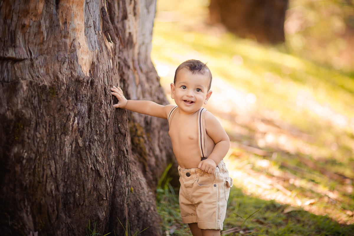 Nossos modelinhos vão crescendo e ciclos encerrando. Acompanhamos o Murilo desde os  16 dias de vida, agora completou 1 aninho e comemoramos em grande estilo com um smash the cake safári. Depois de se lambuzar inteiro, um delicioso banho de bacia