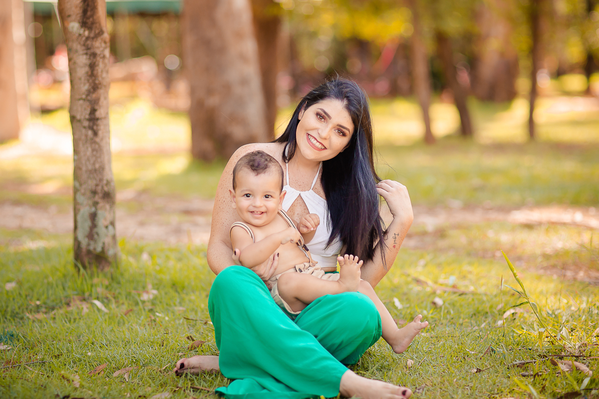 Nossos modelinhos vão crescendo e ciclos encerrando. Acompanhamos o Murilo desde os  16 dias de vida, agora completou 1 aninho e comemoramos em grande estilo com um smash the cake safári. Depois de se lambuzar inteiro, um delicioso banho de bacia