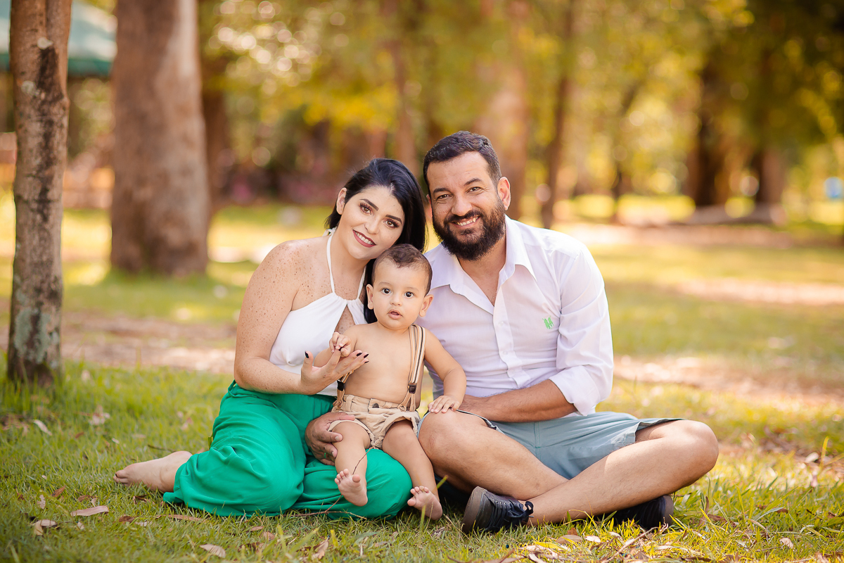 Nossos modelinhos vão crescendo e ciclos encerrando. Acompanhamos o Murilo desde os  16 dias de vida, agora completou 1 aninho e comemoramos em grande estilo com um smash the cake safári. Depois de se lambuzar inteiro, um delicioso banho de bacia