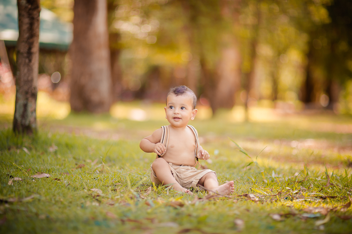 Nossos modelinhos vão crescendo e ciclos encerrando. Acompanhamos o Murilo desde os  16 dias de vida, agora completou 1 aninho e comemoramos em grande estilo com um smash the cake safári. Depois de se lambuzar inteiro, um delicioso banho de bacia