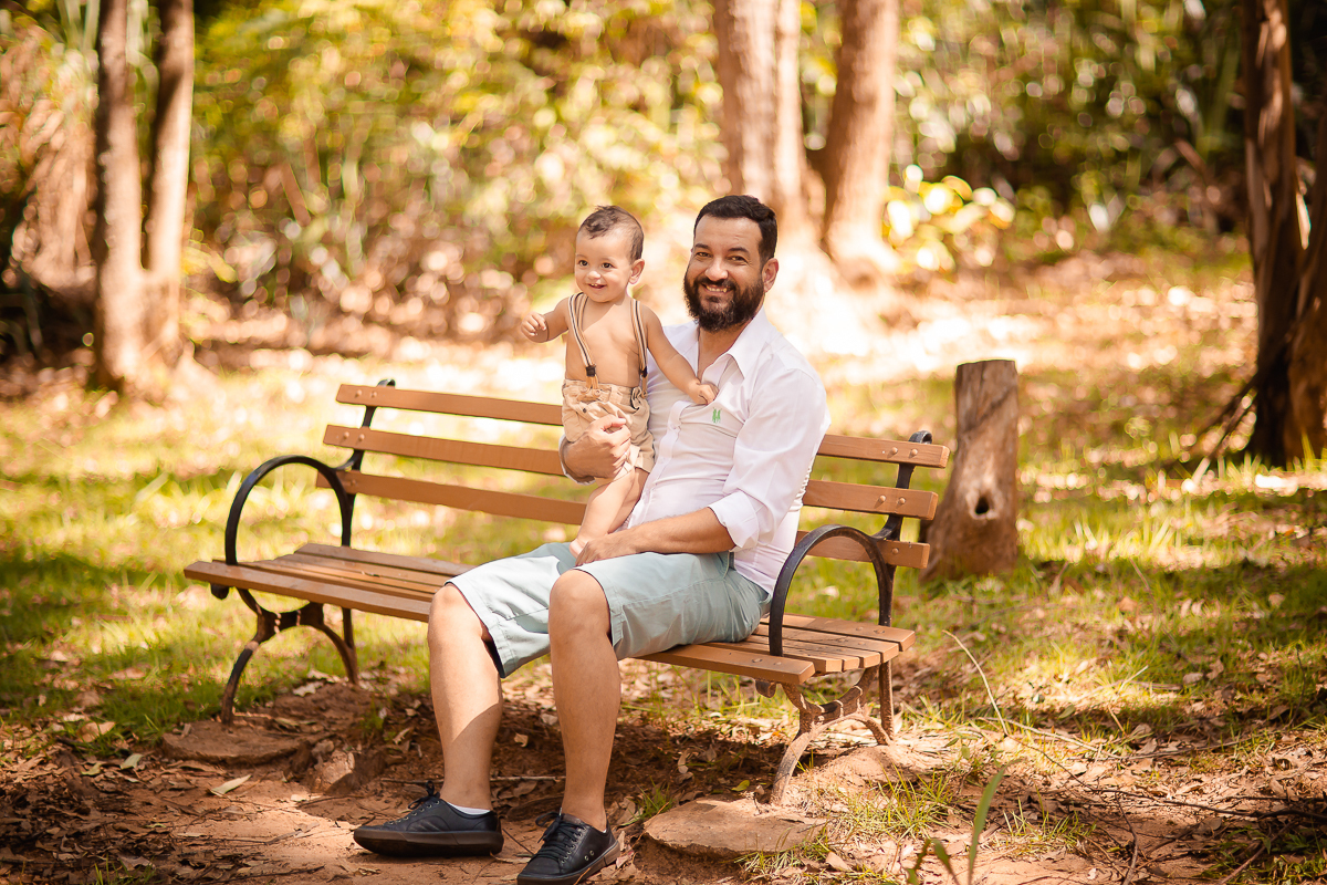 Nossos modelinhos vão crescendo e ciclos encerrando. Acompanhamos o Murilo desde os  16 dias de vida, agora completou 1 aninho e comemoramos em grande estilo com um smash the cake safári. Depois de se lambuzar inteiro, um delicioso banho de bacia