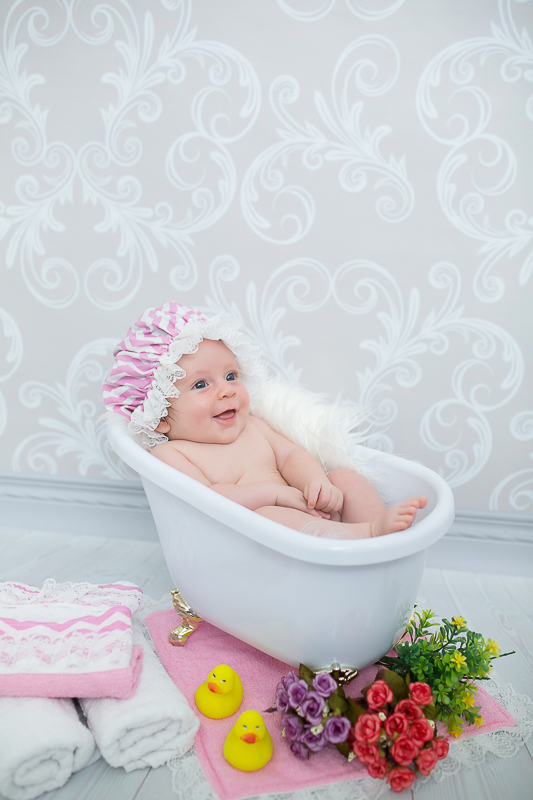 Rafaela 2 meses banho de princesa