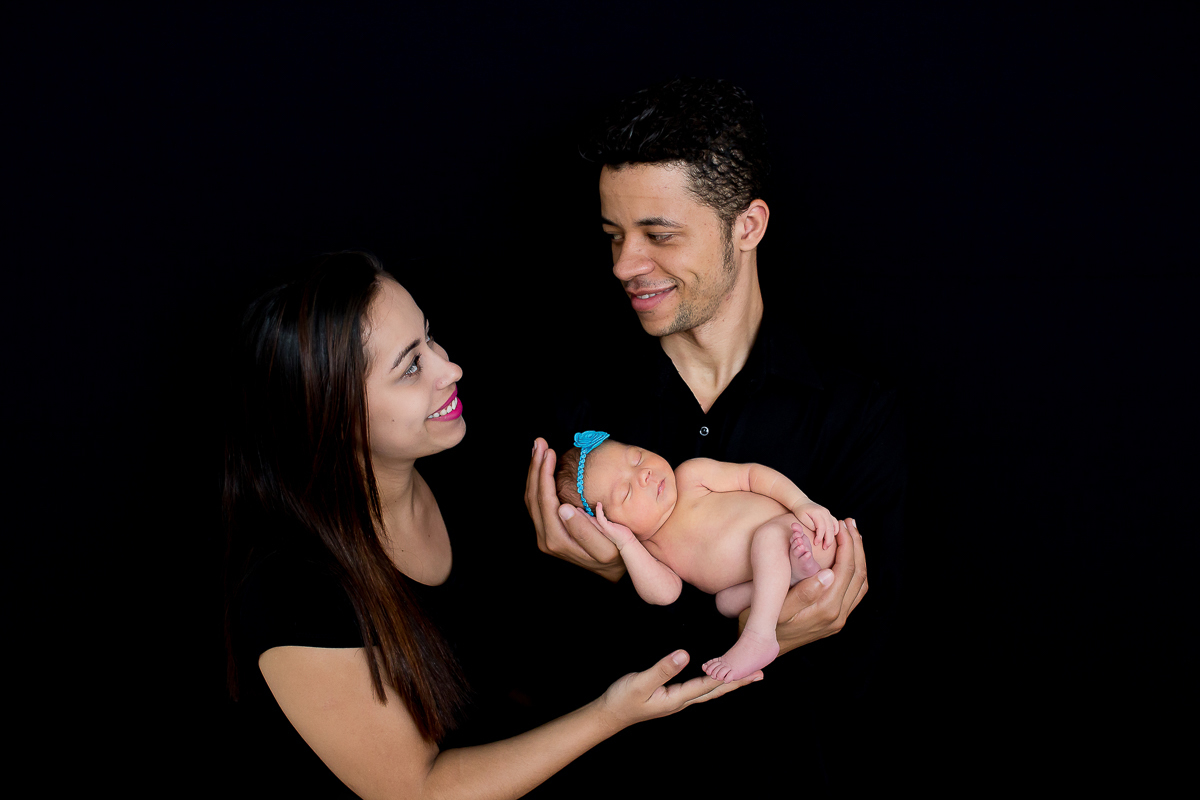 Esta é a gatinha Heloísa, com 7 dias de vida! Uma bebezinha que tem traços lindos, delicados… e também papais apaixonados. Heloísa fez sucesso no seu ensaio newborn

Amamos poder registrar essa fase tão linda da família!!! 