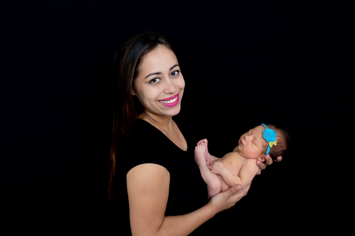 Esta é a gatinha Heloísa, com 7 dias de vida! Uma bebezinha que tem traços lindos, delicados… e também papais apaixonados. Heloísa fez sucesso no seu ensaio newborn

Amamos poder registrar essa fase tão linda da família!!! 