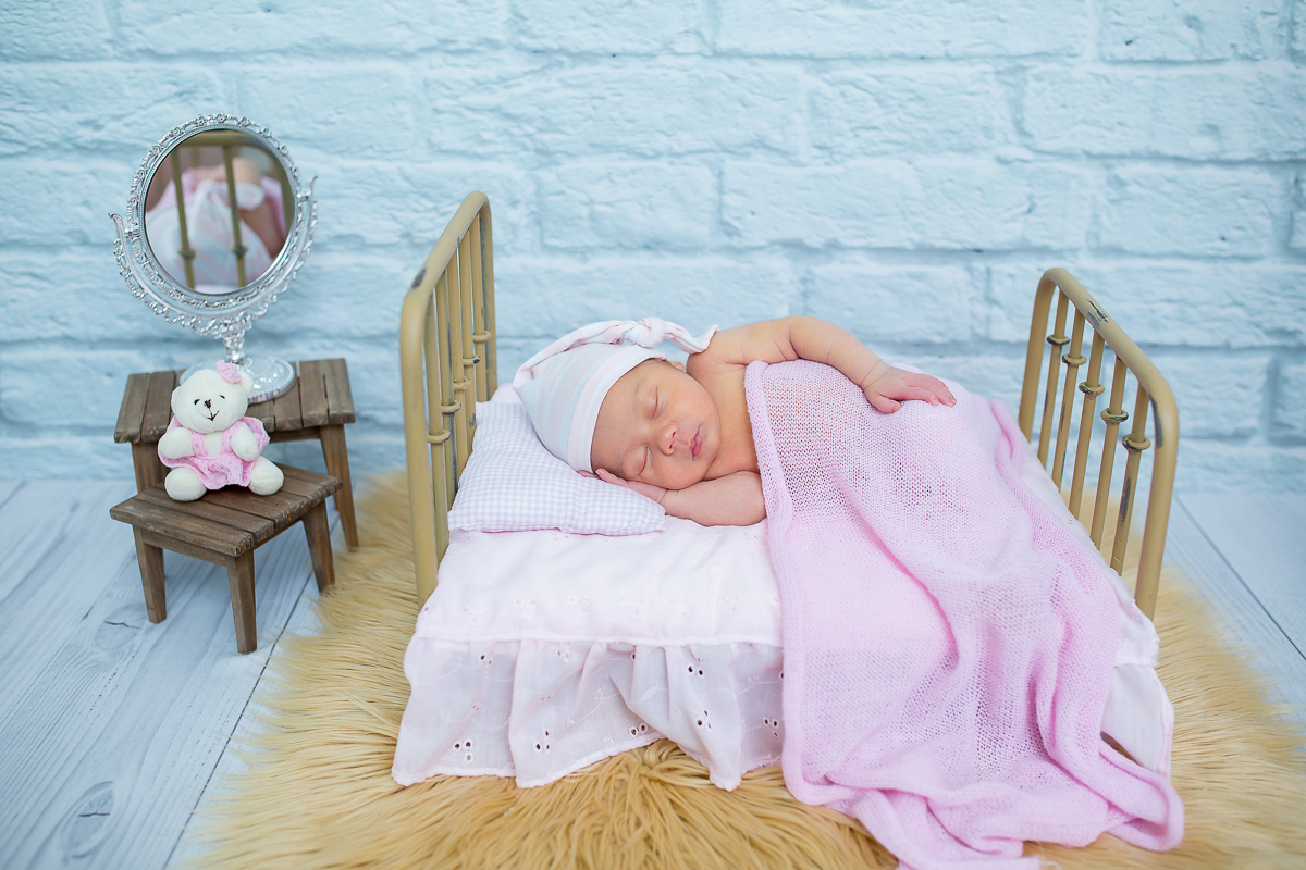 Esta é a gatinha Heloísa, com 7 dias de vida! Uma bebezinha que tem traços lindos, delicados… e também papais apaixonados. Heloísa fez sucesso no seu ensaio newborn

Amamos poder registrar essa fase tão linda da família!!! 