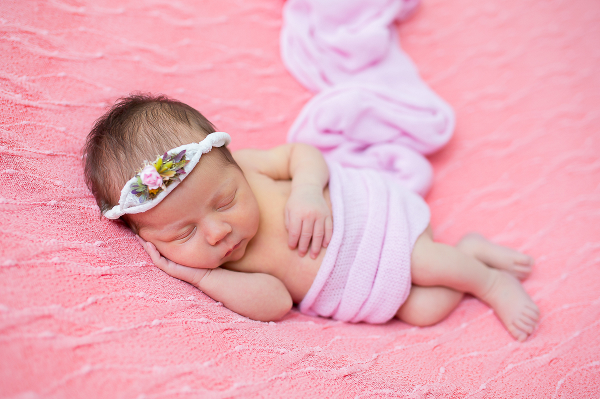 Esta é a gatinha Heloísa, com 7 dias de vida! Uma bebezinha que tem traços lindos, delicados… e também papais apaixonados. Heloísa fez sucesso no seu ensaio newborn

Amamos poder registrar essa fase tão linda da família!!! 