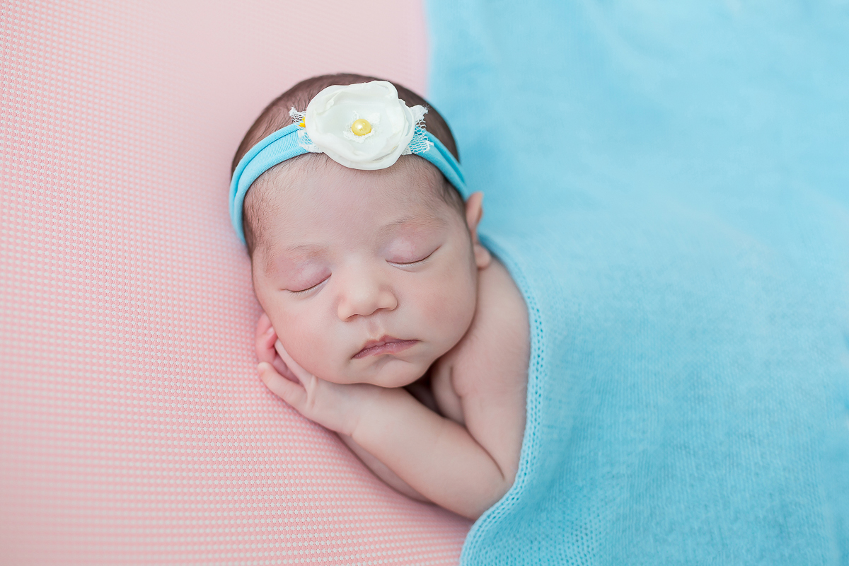 Eloah 13 dias, Não é uma belezinha? ficamos encantados com essa fofura.

Já pensou quando Eloah crescer e olhar para as fotos dela assim com essa carinha bochechuda? com certeza ela vai amar se ver tão amada pela família desde sempre!

