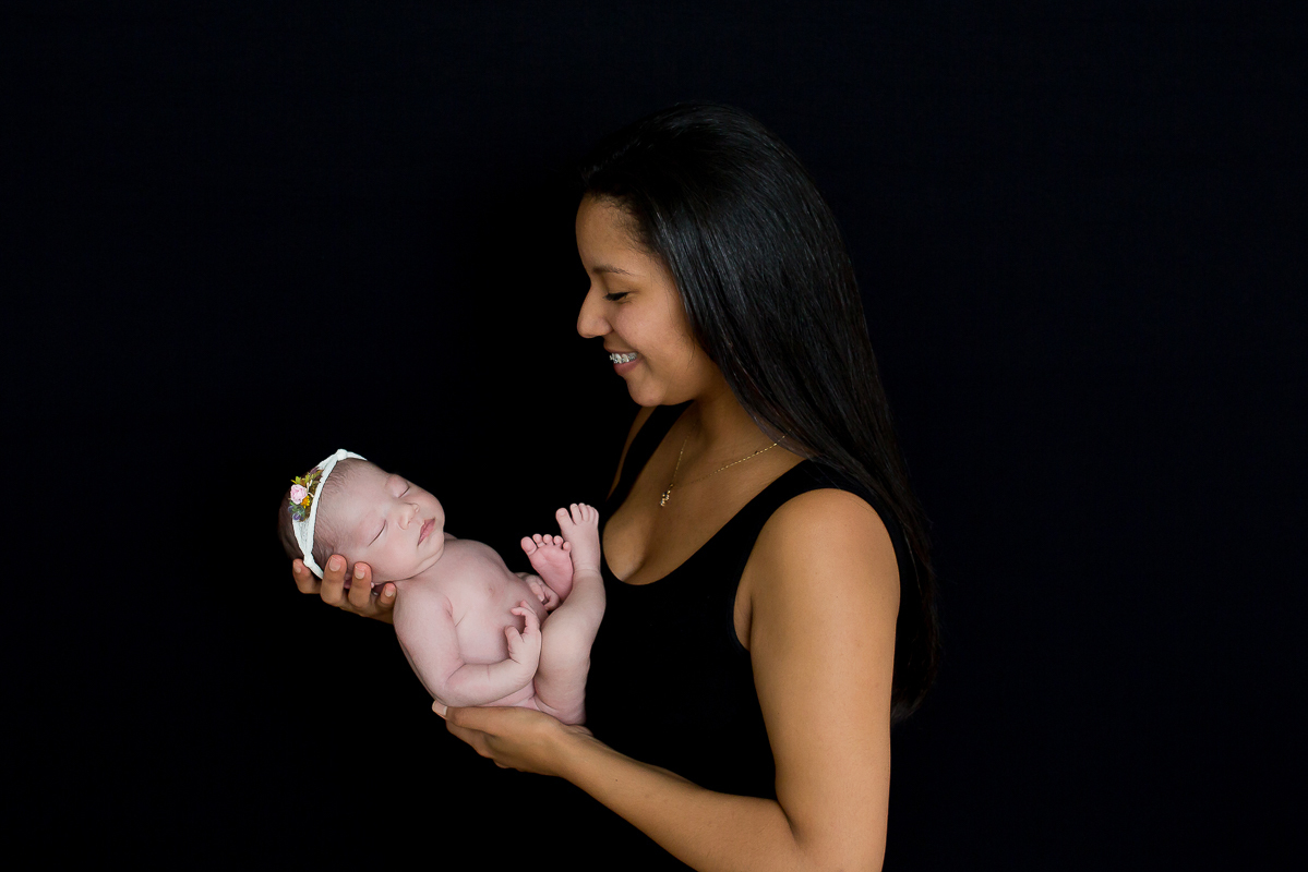 Eloah 13 dias, Não é uma belezinha? ficamos encantados com essa fofura.

Já pensou quando Eloah crescer e olhar para as fotos dela assim com essa carinha bochechuda? com certeza ela vai amar se ver tão amada pela família desde sempre!

