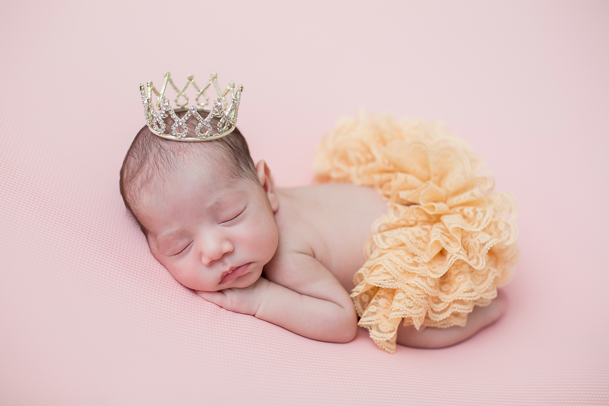 Eloah 13 dias, Não é uma belezinha? ficamos encantados com essa fofura.

Já pensou quando Eloah crescer e olhar para as fotos dela assim com essa carinha bochechuda? com certeza ela vai amar se ver tão amada pela família desde sempre!

