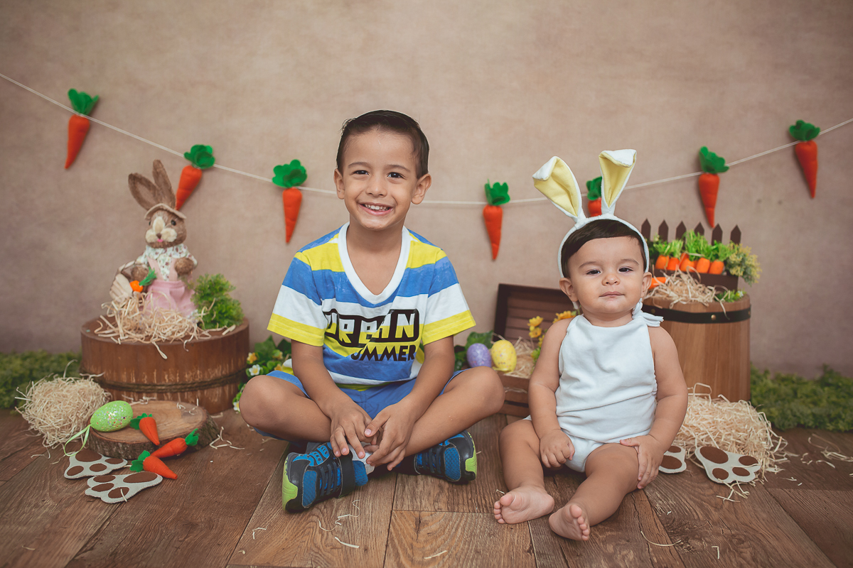 Bruno completou seus 9 meses de vida, e para sua sessão de acompanhamento trimestral o Bruninho deu uma voltinha de balão e também aproveitamos para registrar a sua primeira páscoa!! Pensa em um coelhinho super fofo <3 