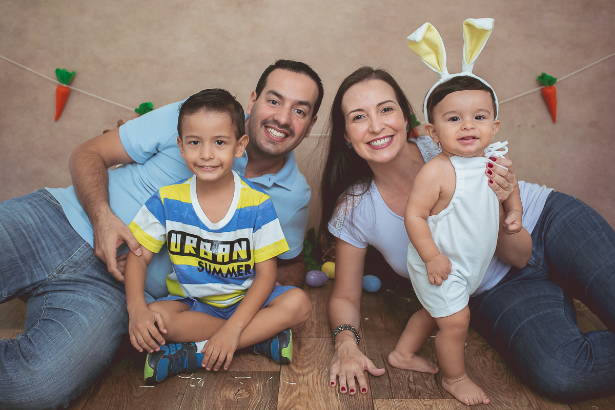 Bruno completou seus 9 meses de vida, e para sua sessão de acompanhamento trimestral o Bruninho deu uma voltinha de balão e também aproveitamos para registrar a sua primeira páscoa!! Pensa em um coelhinho super fofo <3 