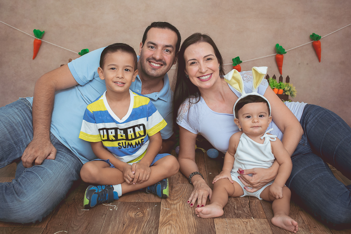 Bruno completou seus 9 meses de vida, e para sua sessão de acompanhamento trimestral o Bruninho deu uma voltinha de balão e também aproveitamos para registrar a sua primeira páscoa!! Pensa em um coelhinho super fofo <3 