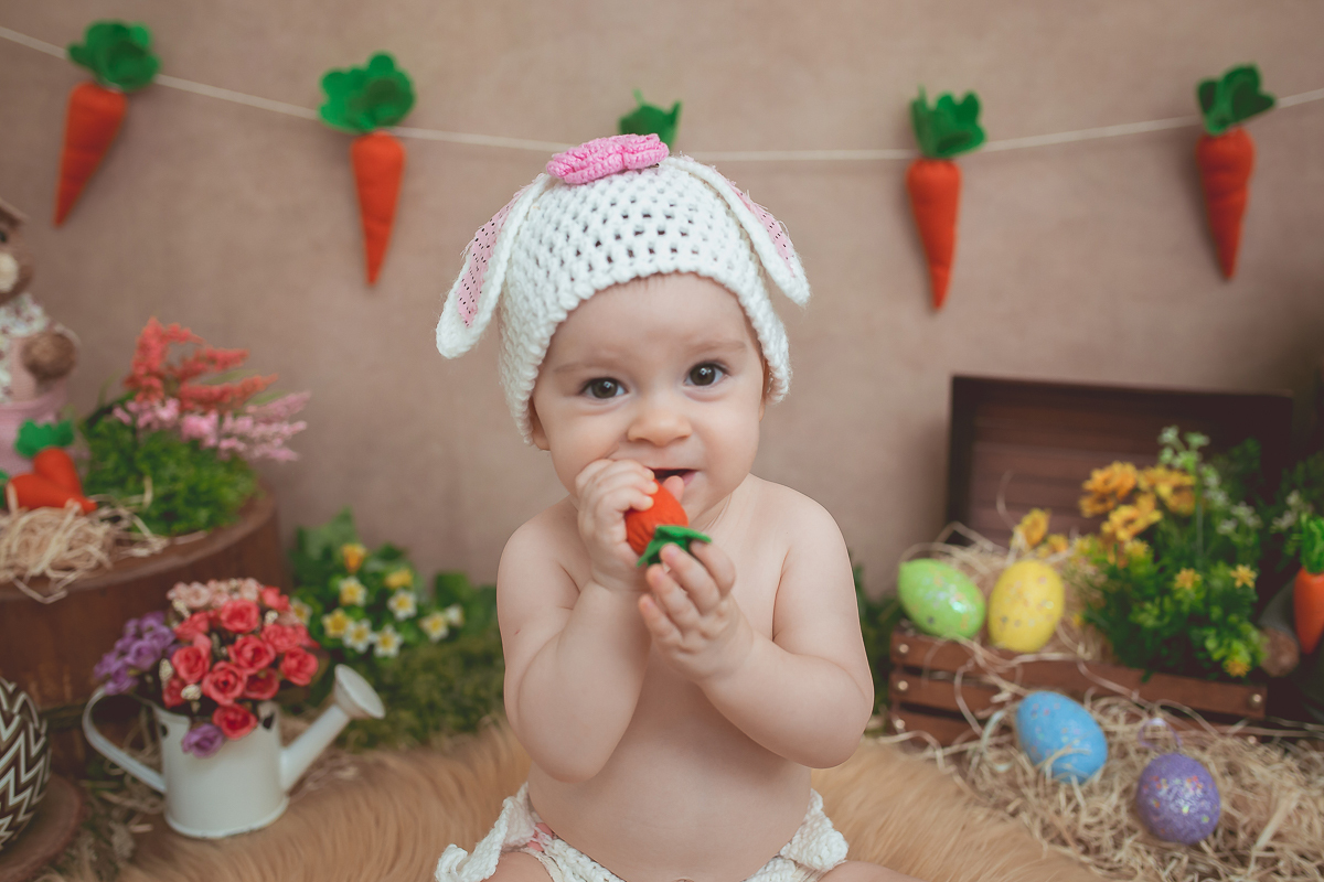 Que delícia essa sessão de 9 meses da Beatriz em clima de Páscoa!!! Ficamos encantados com essas coelhinhas super fofas <3 

