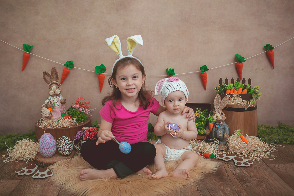 Que delícia essa sessão de 9 meses da Beatriz em clima de Páscoa!!! Ficamos encantados com essas coelhinhas super fofas <3 

