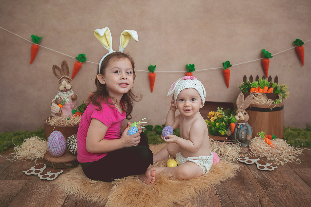 Que delícia essa sessão de 9 meses da Beatriz em clima de Páscoa!!! Ficamos encantados com essas coelhinhas super fofas <3 

