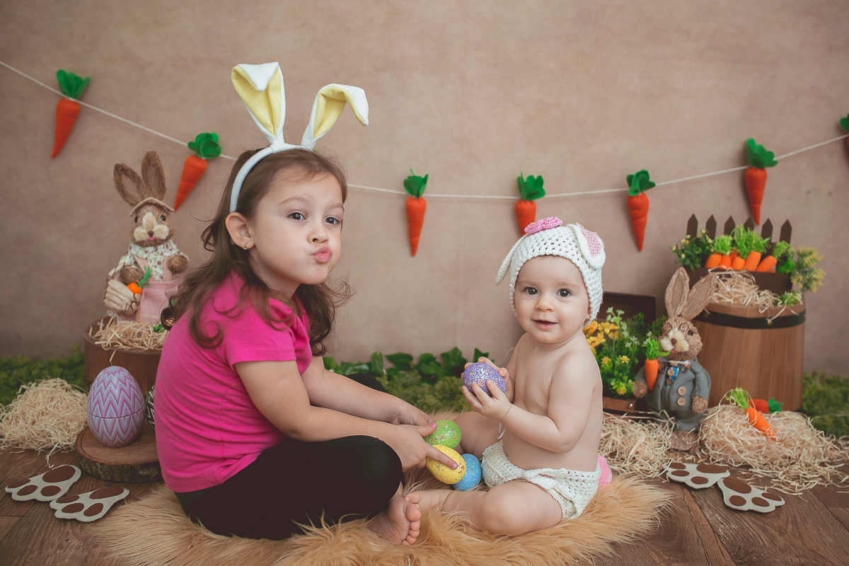 Que delícia essa sessão de 9 meses da Beatriz em clima de Páscoa!!! Ficamos encantados com essas coelhinhas super fofas <3 

