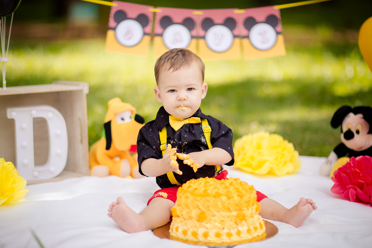Davi comemorou seu Primeiro aninho em grande estilo com uma sessão deliciosa de smash the cake!!

O tema escolhido foi Mickey