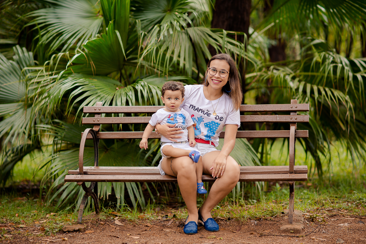 Arthur se divertiu muito nesse dia! Como não se apaixonar com estes sorrisos? Fizemos muitas fotos lindas com o papai a mamãe e o Arthur brincando, se lambuzando com o bolo e rindo muito! E depois finalizamos com o banho de bacia! Ele adorou e nós também!