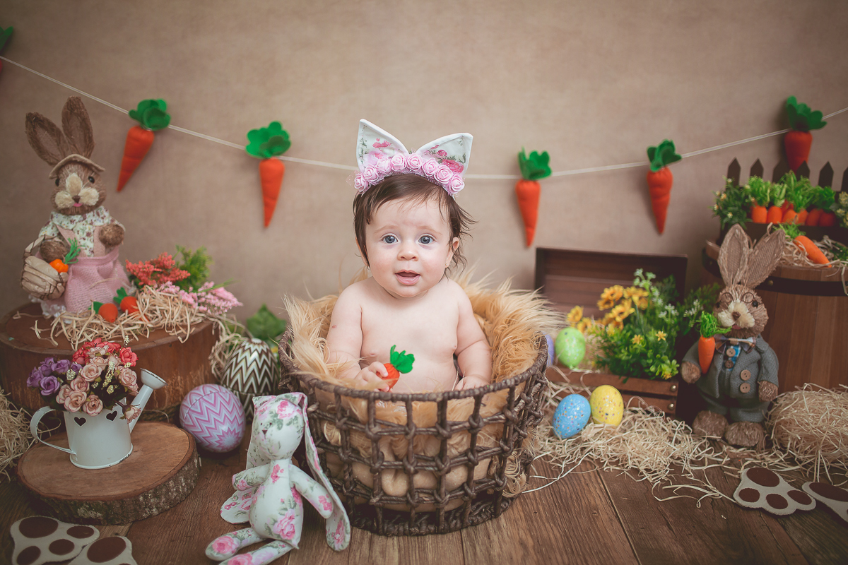 Rafaela completou 4 meses e para comemorar teve sua sessão de fotos com o tema da Páscoa!!

Ela ficou uma fofura de coelhinha <3 