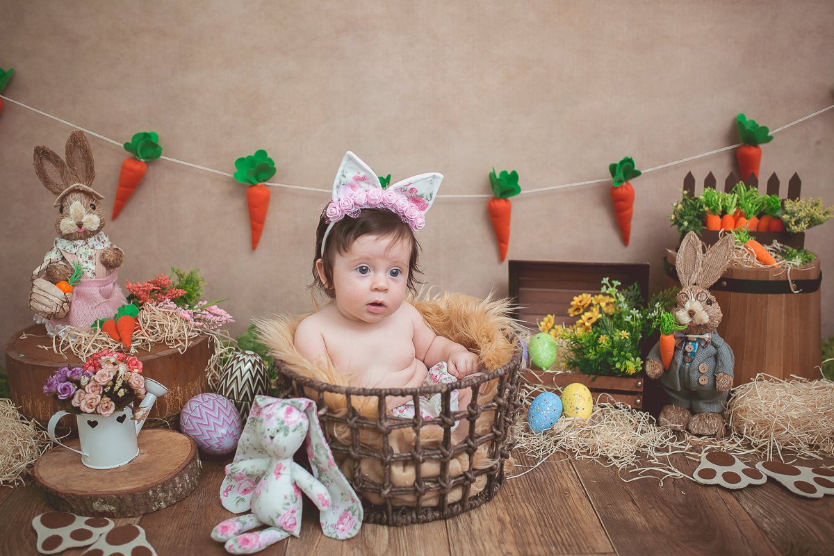 Rafaela completou 4 meses e para comemorar teve sua sessão de fotos com o tema da Páscoa!!

Ela ficou uma fofura de coelhinha <3 