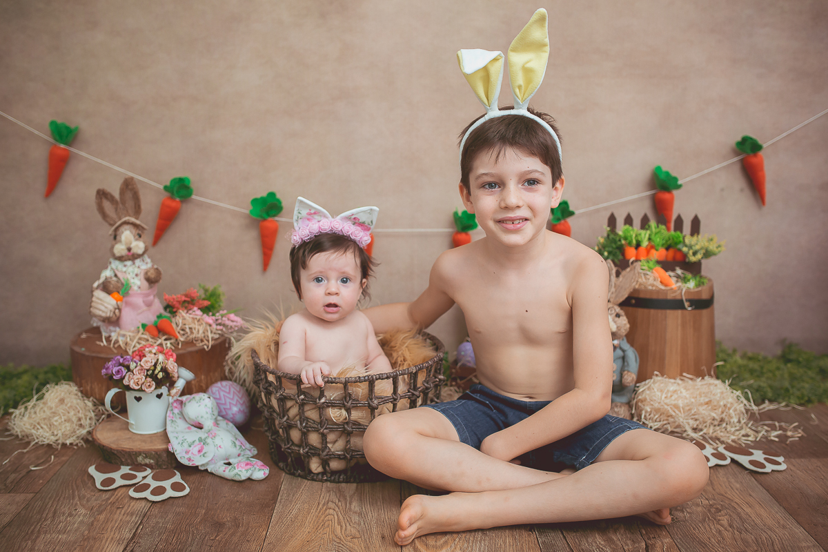 Rafaela completou 4 meses e para comemorar teve sua sessão de fotos com o tema da Páscoa!!

Ela ficou uma fofura de coelhinha <3 