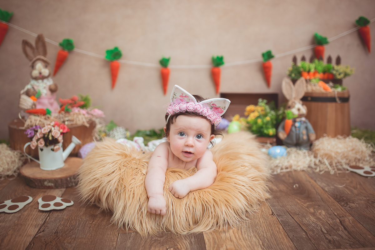 Rafaela completou 4 meses e para comemorar teve sua sessão de fotos com o tema da Páscoa!!

Ela ficou uma fofura de coelhinha <3 