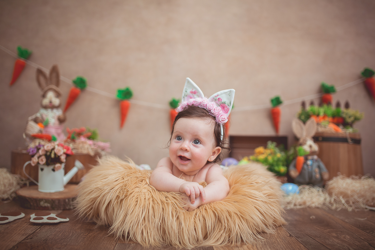 Rafaela completou 4 meses e para comemorar teve sua sessão de fotos com o tema da Páscoa!!

Ela ficou uma fofura de coelhinha <3 