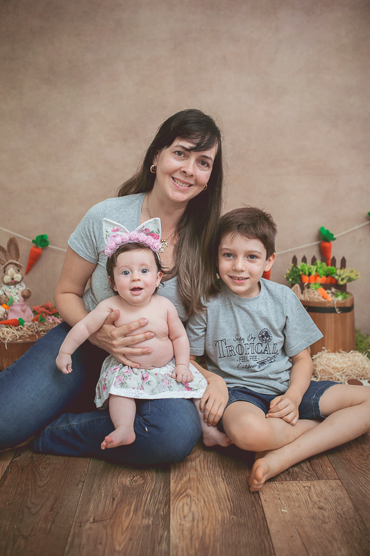Rafaela completou 4 meses e para comemorar teve sua sessão de fotos com o tema da Páscoa!!

Ela ficou uma fofura de coelhinha <3 