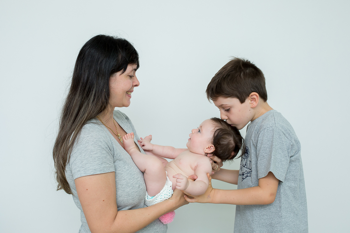 Rafaela completou 4 meses e para comemorar teve sua sessão de fotos com o tema da Páscoa!!

Ela ficou uma fofura de coelhinha <3 