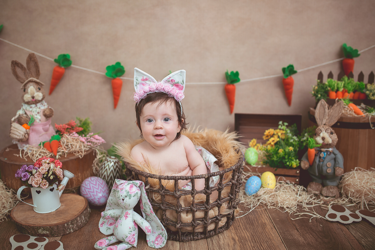 Rafaela completou 4 meses e para comemorar teve sua sessão de fotos com o tema da Páscoa!!

Ela ficou uma fofura de coelhinha <3 