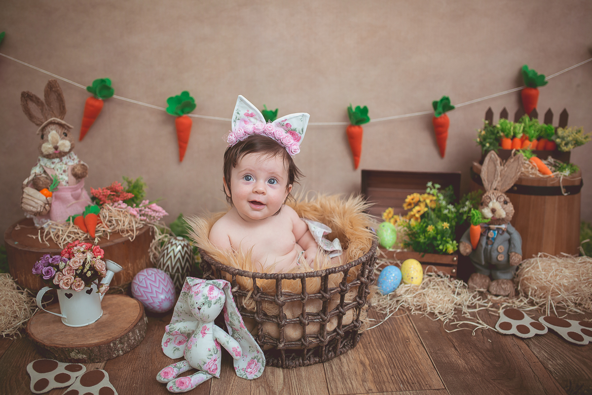 Rafaela completou 4 meses e para comemorar teve sua sessão de fotos com o tema da Páscoa!!

Ela ficou uma fofura de coelhinha <3 