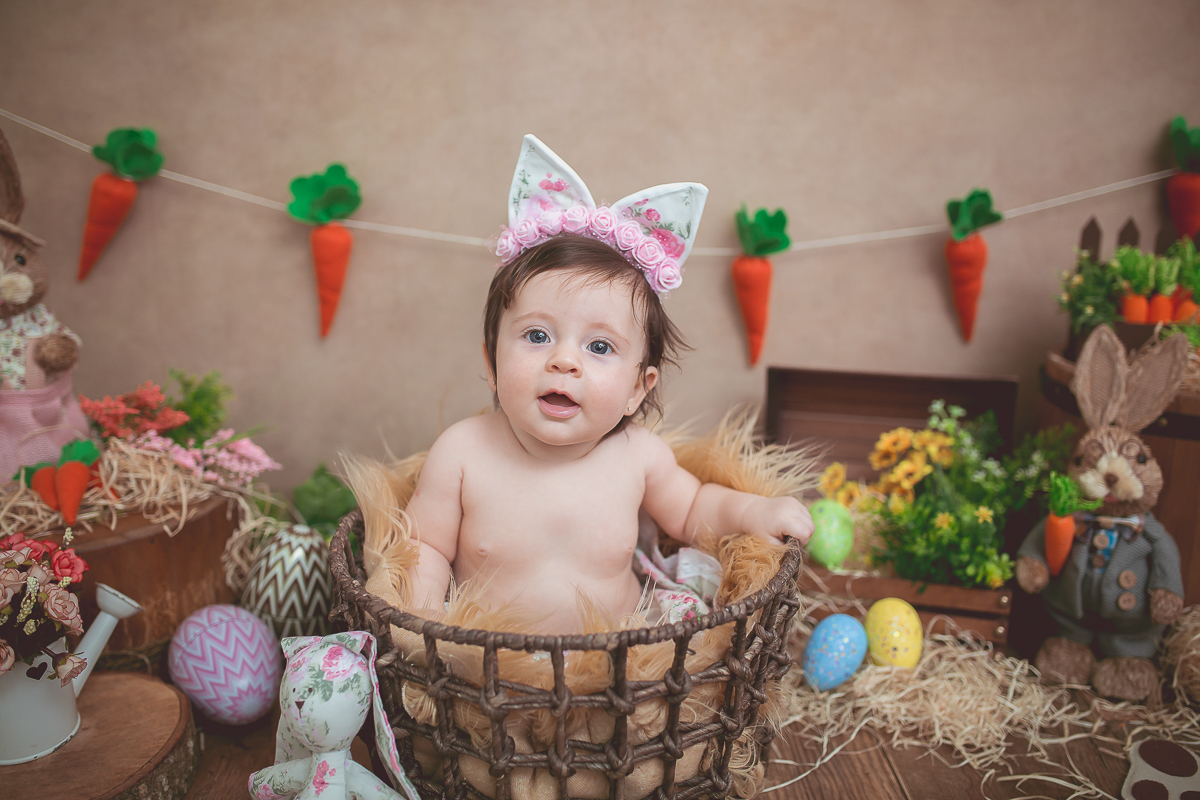 Rafaela completou 4 meses e para comemorar teve sua sessão de fotos com o tema da Páscoa!!

Ela ficou uma fofura de coelhinha <3 